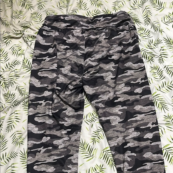 Puma Camo Print Joggers - Picture 2 of 2